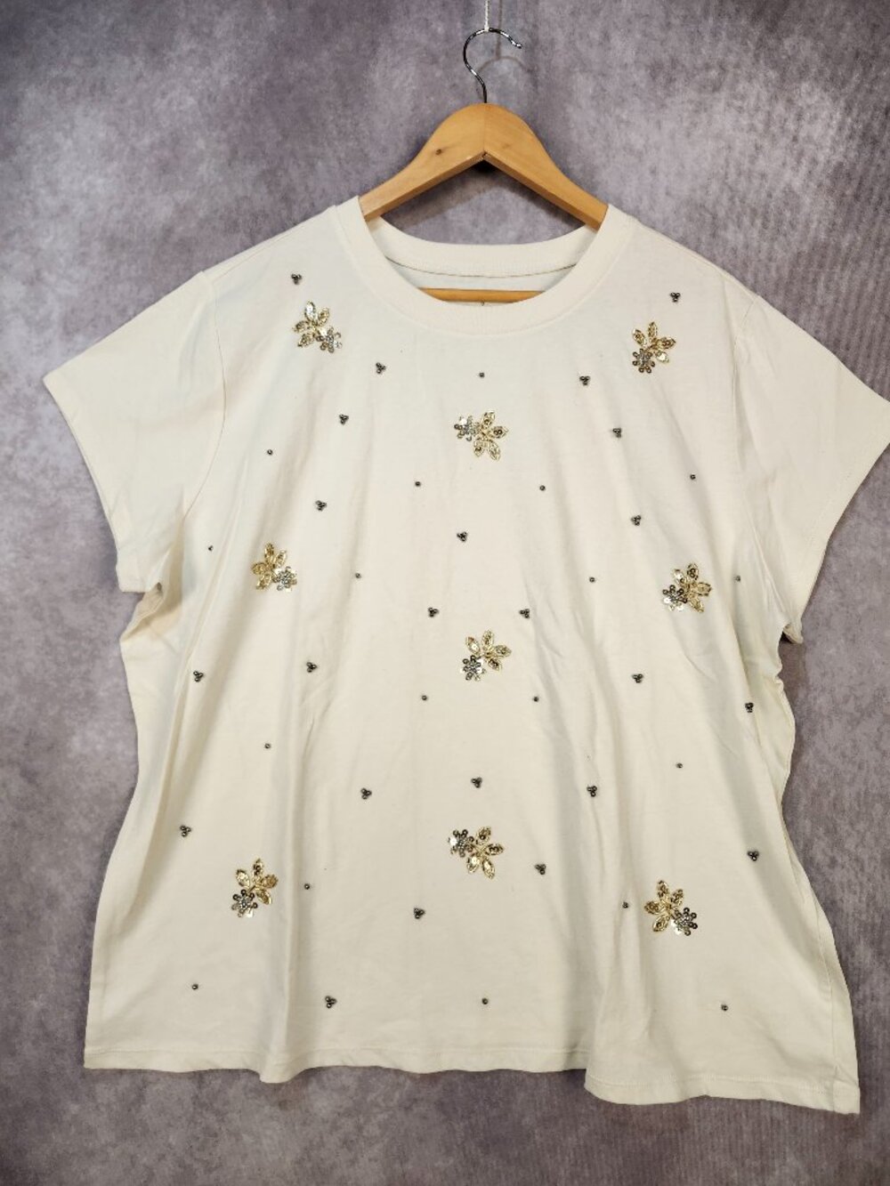 Torrid White Short Sleeved Tee with Beaded Accents Size Size 2